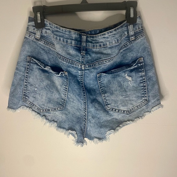 Size 8 Refuge short shorts - Picture 3 of 4